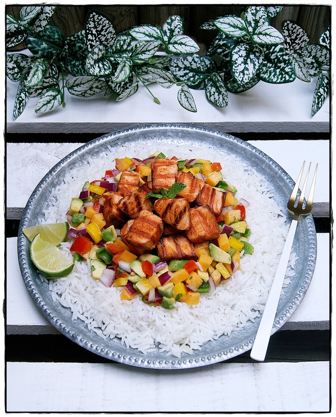 salmón a la parrilla con vinagreta de mango y arroz al agua de coco.JPG