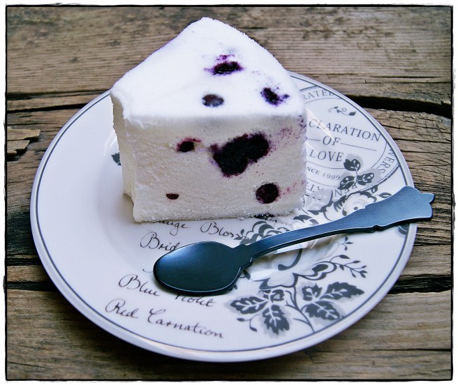 angel food cake de arandanos.JPG