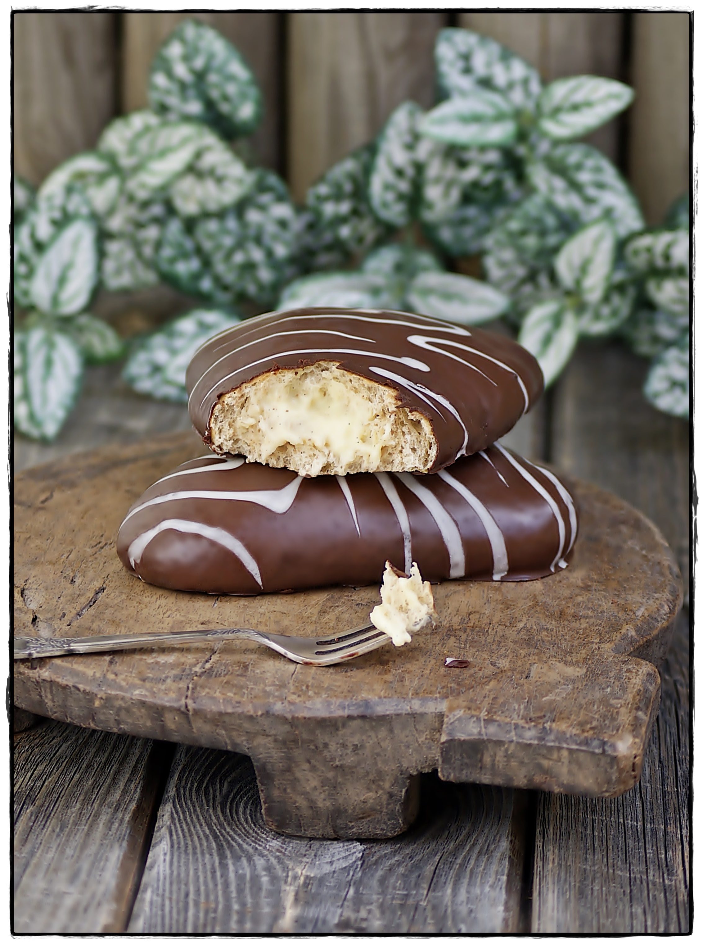 TRIÁNGULOS SALUDABLES RELLENOS DE CREMA CON COBERTURA DE CHOCOLATE